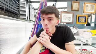 سكس ورعان نايم على ضهره ومستسلم لفحله - xnxx gay